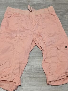 Women’s Pink Cargo Capri Pants